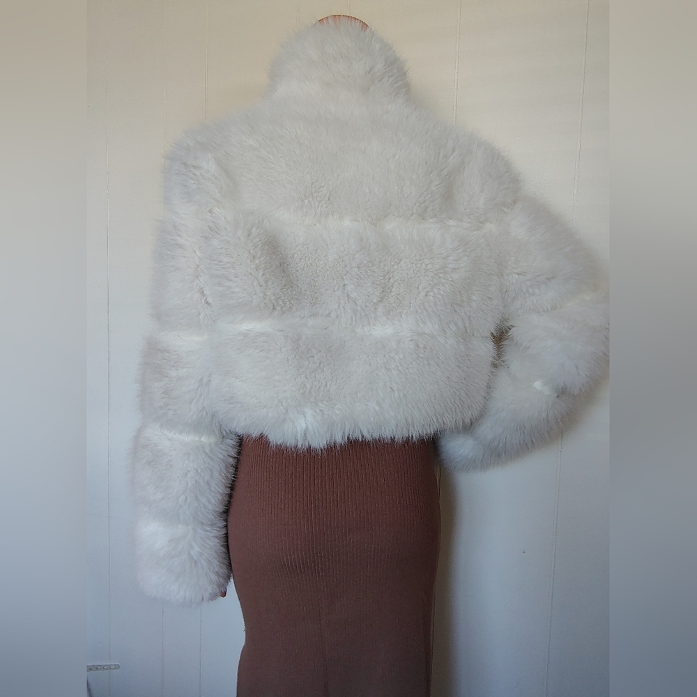 White Faux Fur Cropped Jacket - Women's Cozy Coat Size S - Picture 5 of 10